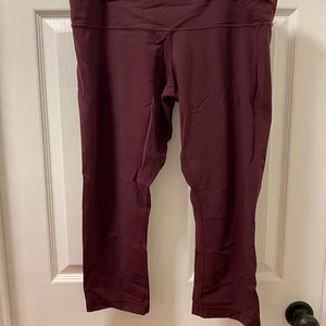 Wunderunder lululemon maroon size 8